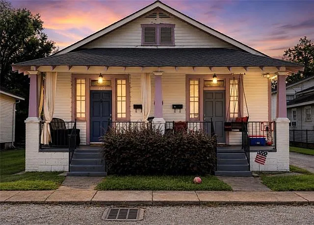 429 Chalmette St — Photo 2