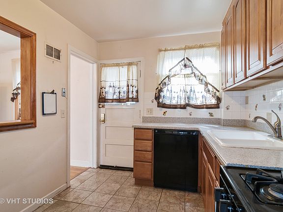 4th image of 1414 N Harlem Ave