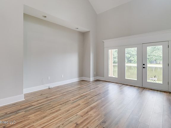 5th image of 214 Capri Pl #214