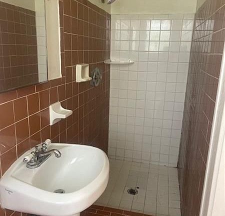 3rd image of 104 NE 16th Ave APT 7