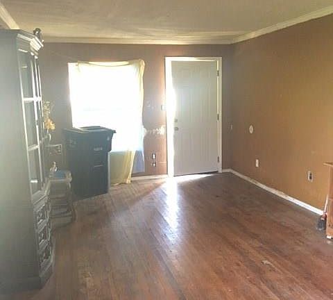 5th image of 2926 Crenshaw Ave