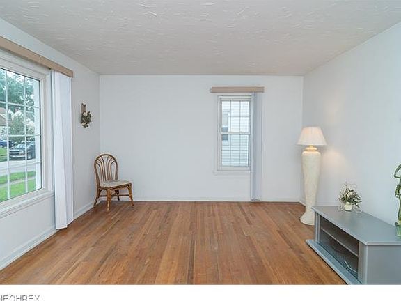 4th image of 12706 Astor Ave