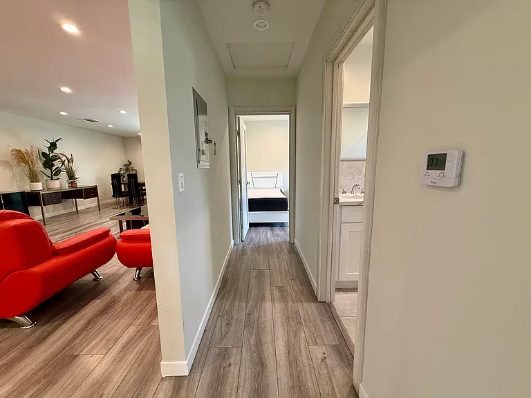 2428 N Lincoln St — Photo 11
