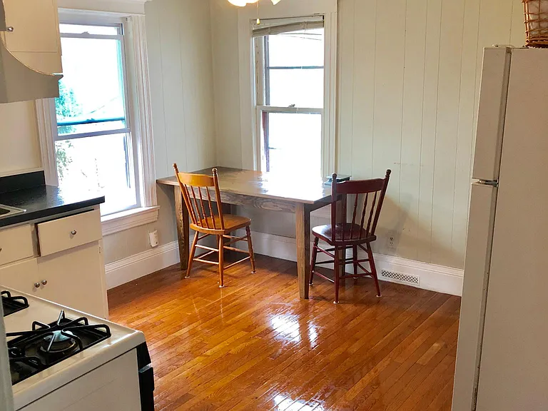 131 Rosedale St #UPPER MONROE — Photo 3