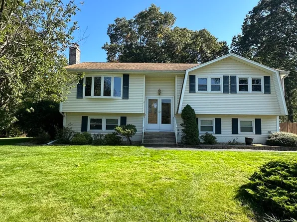 2 Monticello Cir, Billerica, MA 01821