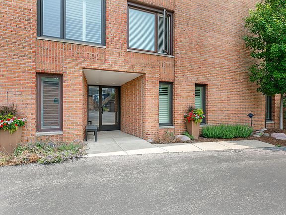 3rd image of 1132 Curtiss St APT 4D
