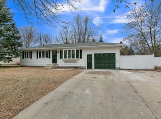 335 Terrace View Dr, Litchfield, MN 55355