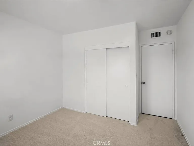 6061 Dundee Dr — Photo 18