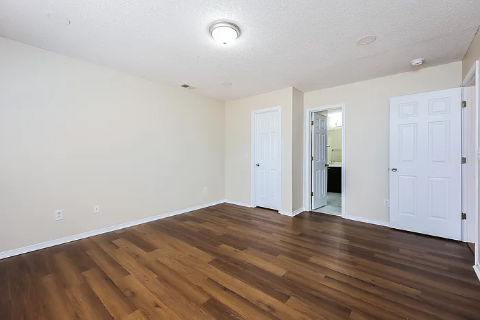 121 Hatters Ct — Photo 7