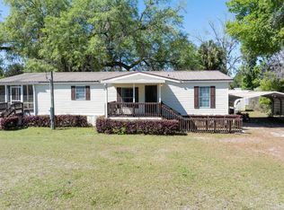 702 Reynolds St NW, Branford, FL 32008
