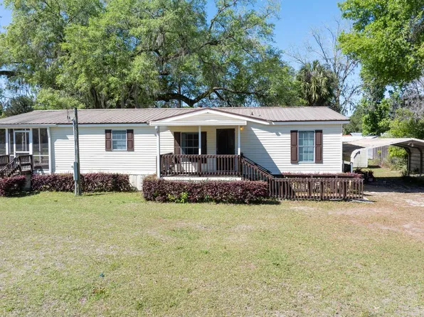 702 Reynolds St NW, Branford, FL 32008