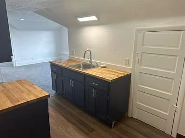 726 Large Ave — Photo 3