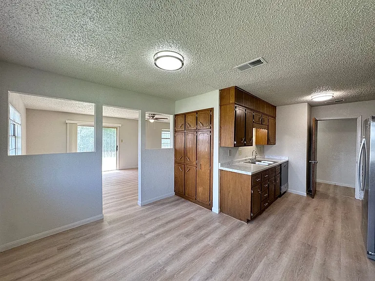 1300 Gowen Dr — Photo 14