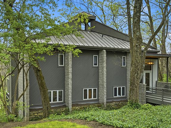 2nd image of 7985 Riverside Dr