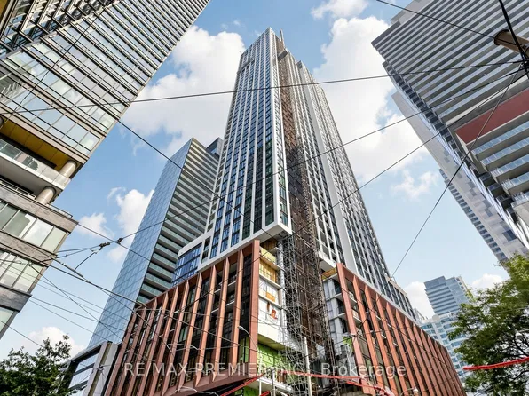 400 King St W, Toronto, ON