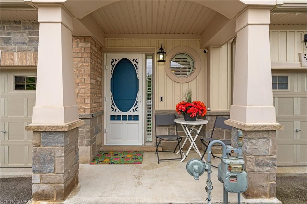 295 Pumpkin Pass, Hamilton, ON - View 2