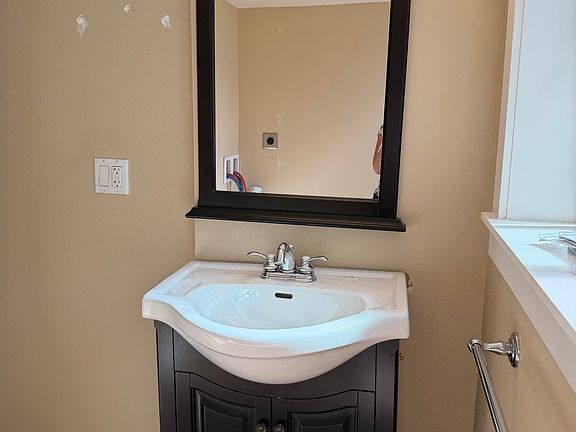 5th image of 9609 Beacon Ave S