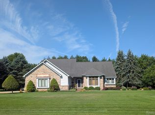 198 Coryell Dr, Oxford, MI 48371