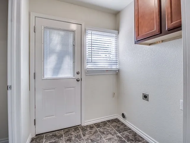 950 Dakota St — Photo 9