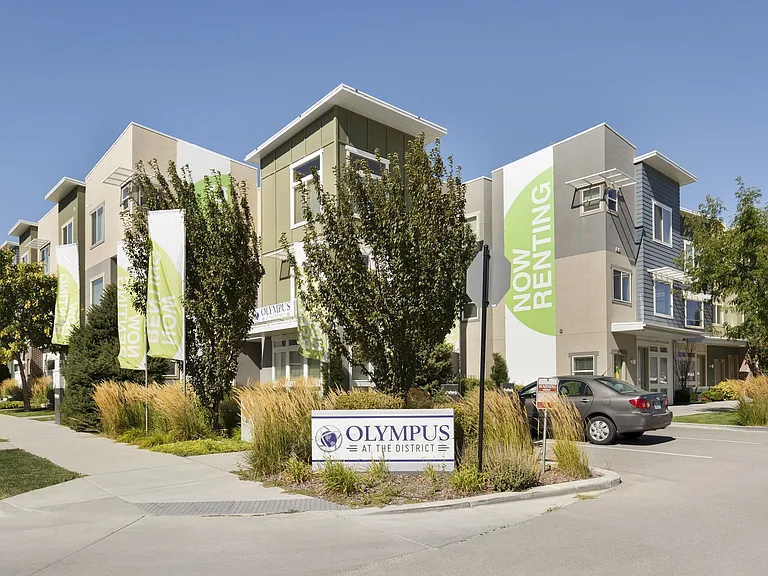 Olympus At the District — Photo 12