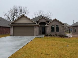 1035 S Anderson St, Angleton, TX 77515