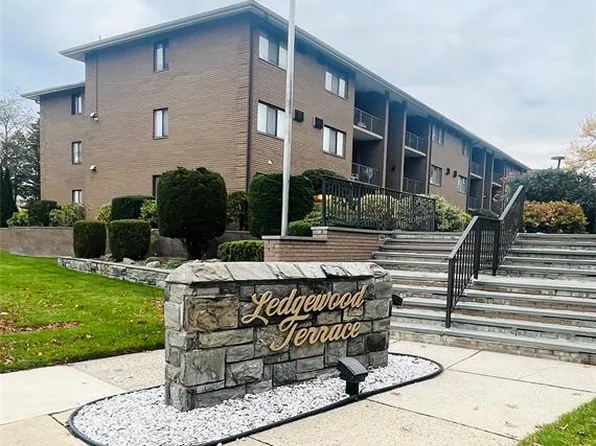 460 Liberty St APT 308, Little Ferry, NJ 07643