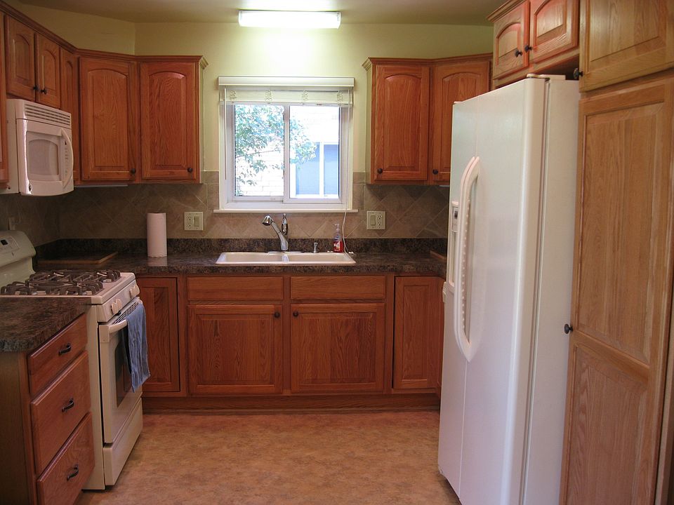 2nd image of 27827 Buckingham St