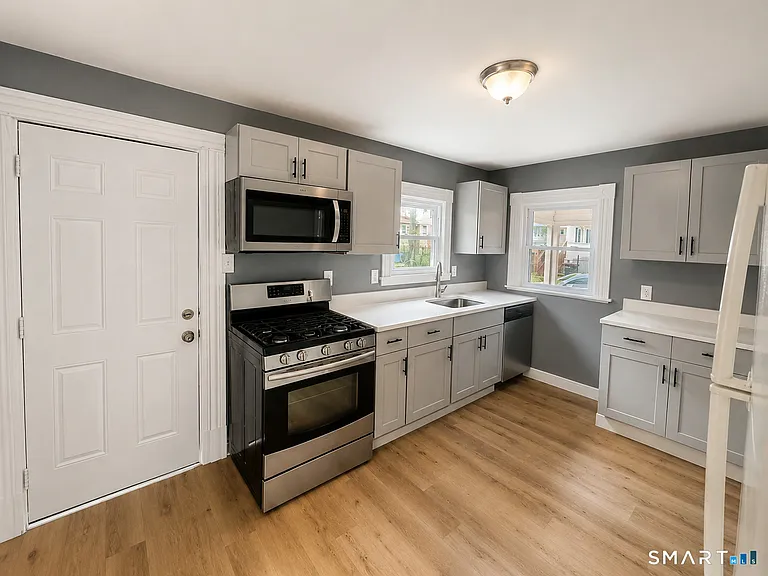 205B Laurel St — Photo 6