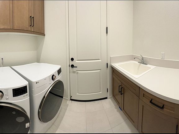3rd image of 7840 La Mesa Blvd