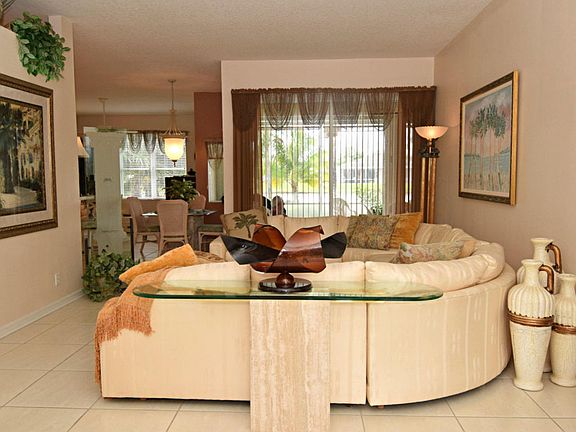 5th image of 348 NW Emilia Way