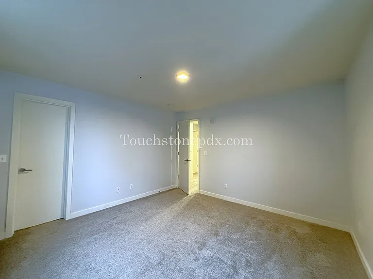 424 NE Jessup St #11 — Photo 33