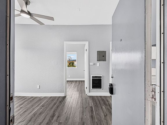 3rd image of 2212 Myrtle Ave APT 11
