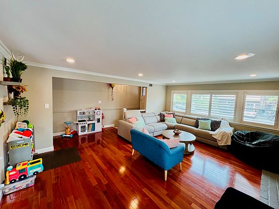 3rd image of 1750 Earl Ave