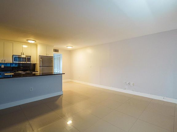 5th image of 1986 Biarritz Dr #202-1986-2