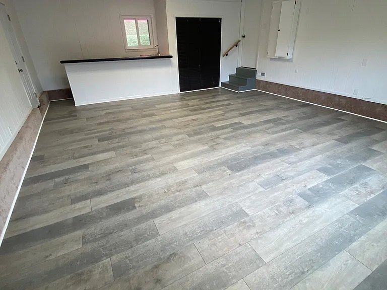 20' x 25' den with new LVP floor, wet bar, perfect for entertaining