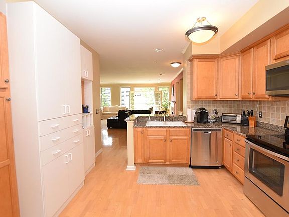 5th image of 424 E Ohio St #424D