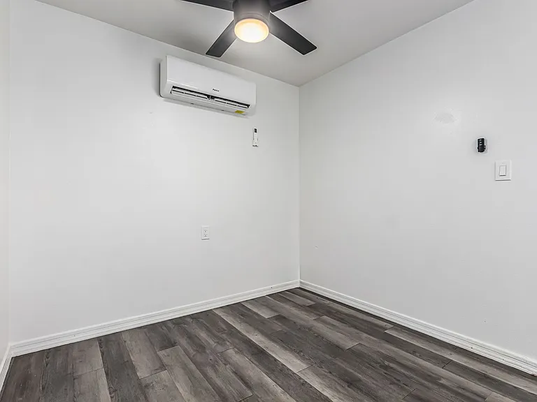 5517 N 27th Dr #15 — Photo 8