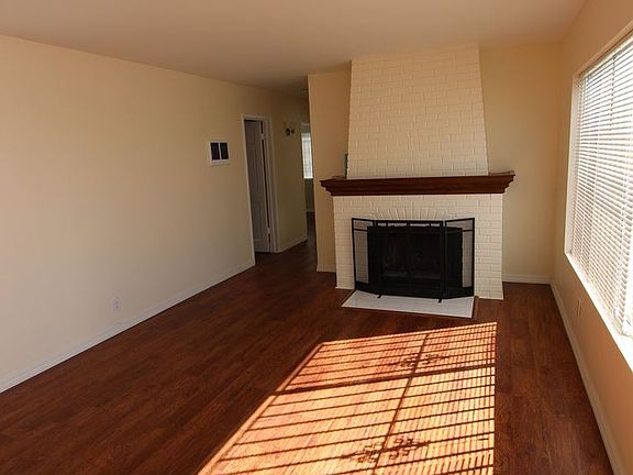 3rd image of 2737 Vista Way