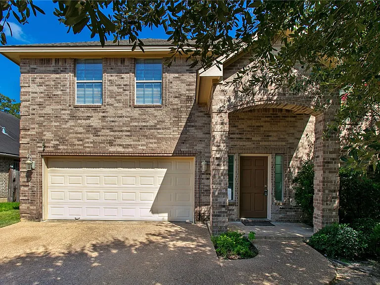 2212 Brougham Pl — Photo 2