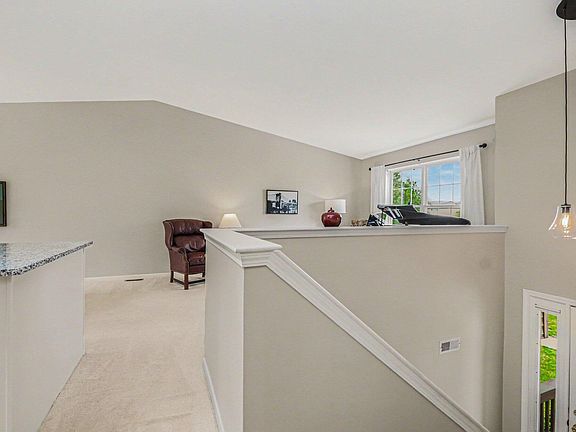4th image of 6883 Maplelawn Dr