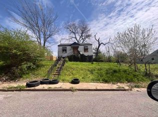 2076 Farrington St, Memphis, TN 38109