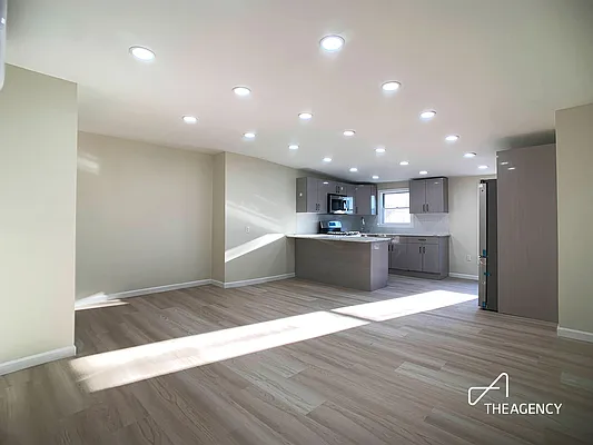 Rented by The Agency | media 16