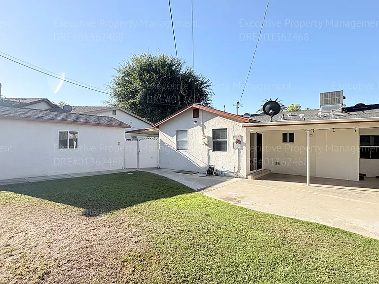 2238 Lindora St — Photo 41