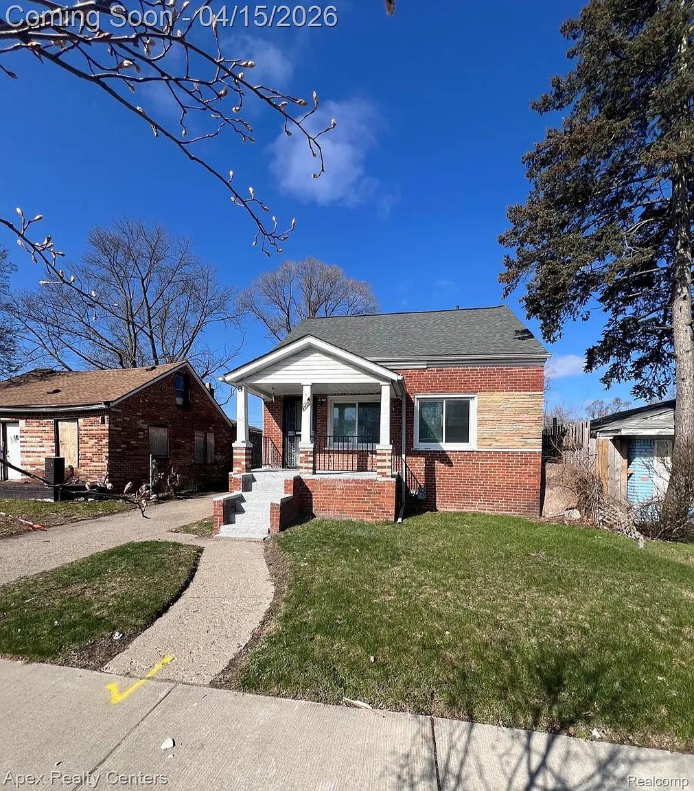 20411 Washburn St photo 1