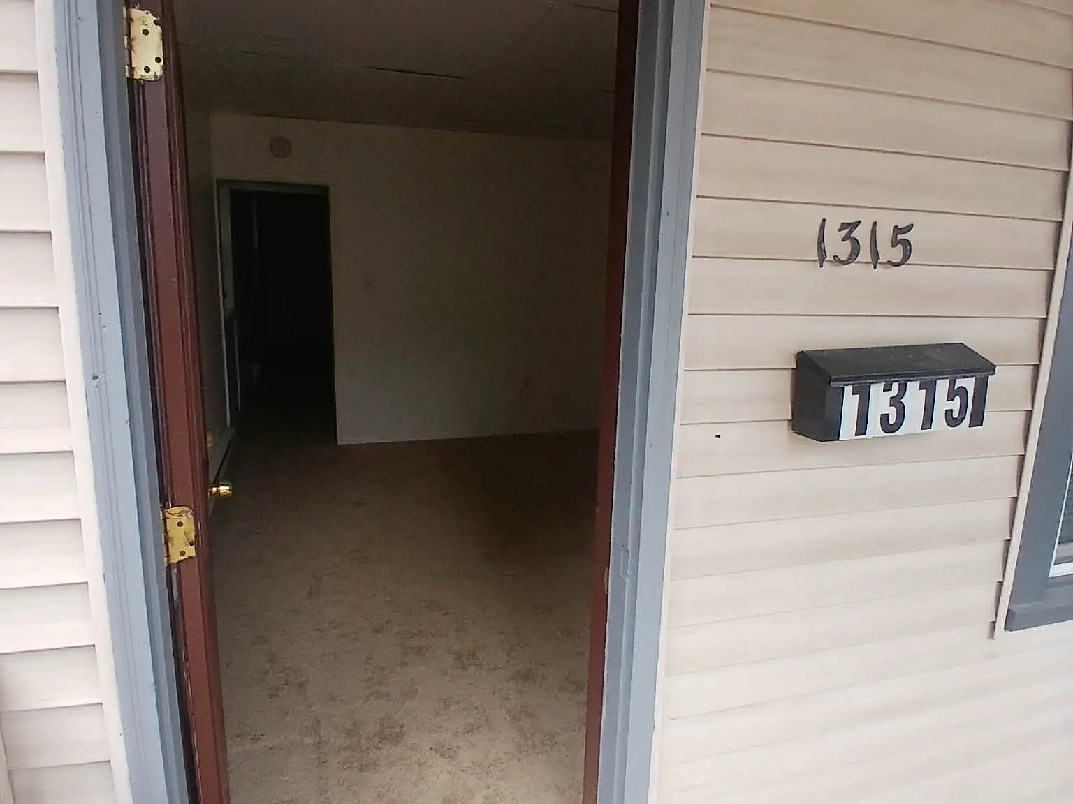 3 bed, $1,000 — Photo 2