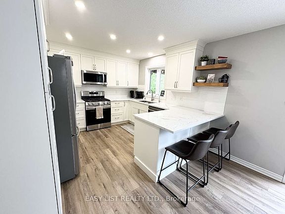 3rd image of 302 George St