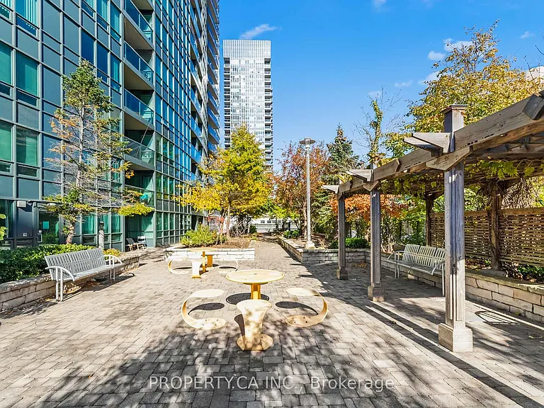 15 Greenview Ave #309 — Photo 16