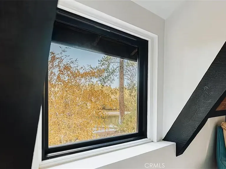 1091 Club View Dr — Photo 16