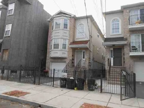 391 21st St, Irvington, NJ 07111