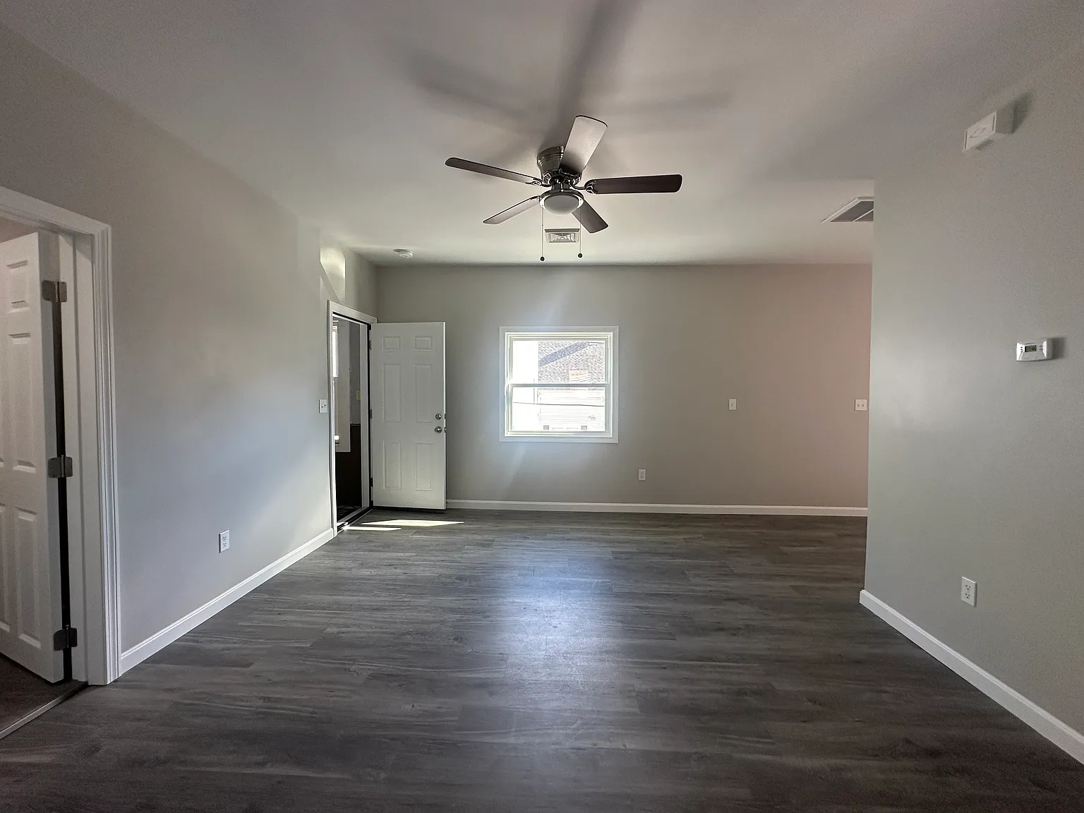 96 Wellington St — Photo 1